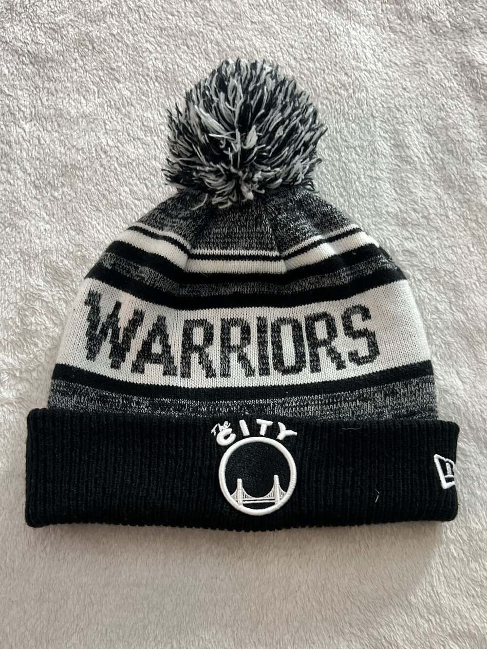 New Era Golden State Warriors The City Pom Beanie Hat Black White